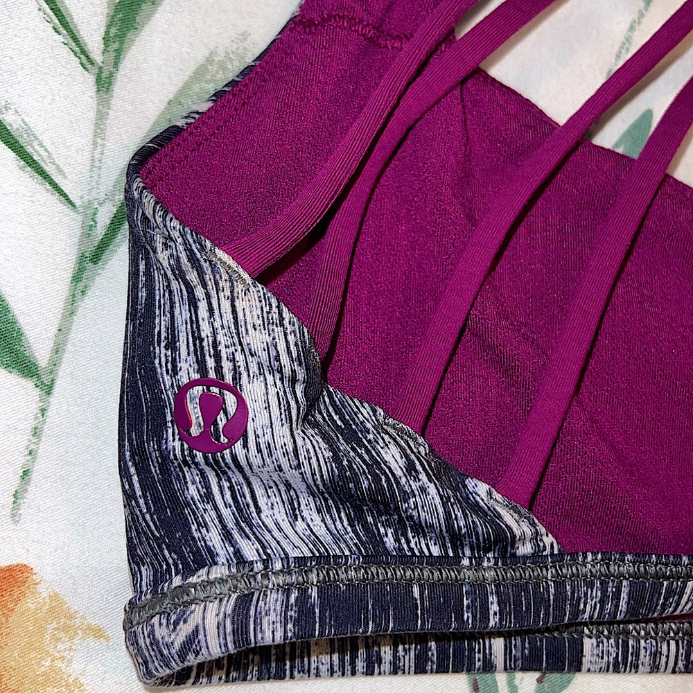 Lululemon sports bra